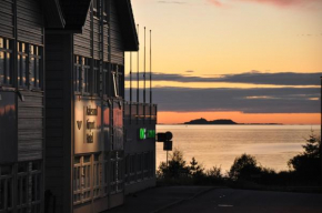 Hotels in Valderøya